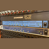 Fotografie zachycuje dva rackové audio rozhraní značky RME. Horní jednotka nese nápis Analog / Digital Interface ADI 8 S a 8 CHANNEL D/A-CONVERTER, s…
