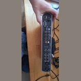 Zadní strana šedého audio rozhraní s různými konektory. Na zařízení je viditelné logo M-Audio a nápis Fast Track. Jsou zde popisky portů jako Front S…