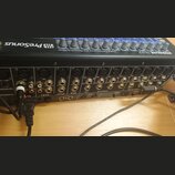 Černý digitální mixážní pult s nápisem STUDIOLIVE 16.0.2 a logem PreSonus. Zadní panel obsahuje řadu vstupů pro mikrofony (Mic) a linkové vstupy (Lin…