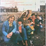 Fotografie obalu vinylové desky s nápisem KREIS a logem AMIGA STEREO 8 55 480. Na obalu je zobrazeno pět členů hudební skupiny v modrém oblečení, jed…