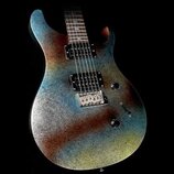 Elektrická kytara s dvojcutem a barevným, přechodovým povrchem v modrých, hnědých a žlutých odstínech. Nástroj má dva humbuckery, dva ovládací knofík…
