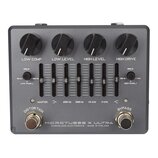 Šedý efekt pedál s nápisy MICROTUBES X ULTRA, DARKGLASS ELECTRONICS a MADE IN FINLAND. Horní část obsahuje čtyři černé otočné ovladače s popisky LOW…
