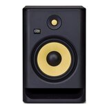 Černý studiový monitor s žlutým membránovým reproduktorem a žlutým výškáčem. V horní levé části je umístěno logo KRK SYSTEMS. Povrch je v matném prov…