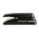 Černý volume pedál s texturovaným povrchem stupně. Na boku je bílý nápis VOLUME(X)8 a pod ním text LOW FRICTION BAND-DRIVE. Vedle nápisů je umístěno…