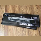 Krabice s produktem Sixteen Channel XLR Balanced Patch Bay model P16. Na obalu je zobrazen černý rackový panel s řadou XLR konektorů a doprovodný tex…