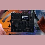 Černý analogový efektový procesor s nápisem Analog Heat +FX a logem Elektron v pravém horním rohu. Zařízení má digitální displej, několik ovládacích…