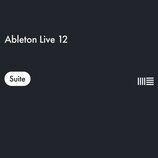 Digitální grafika s černým pozadím. V horní části je bílý nápis Ableton Live 12, vlevo se nachází bílé oválné tlačítko s nápisem Suite a vpravo je bí…