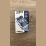 Fotografie znázorňuje papírové krabičku od efekt pedálu. Na krabici je nápis GRUNGE DISTORTION a logo Digitech s mottem The Power to Create. Vizuál z…