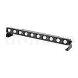 Černý lineární LED panel s dvanácti kulatými svítidly v samostatných čtvercových otvorech. Zařízení má obdélníkový tvar a na obou koncích jsou připoj…