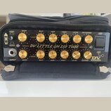 Černý kytarový předzesilovač s nápisem DV LITTLE GH 250 TUBE a logem DV MARK. Zařízení má dvě řady zlatých oválných ovládacích potenciometrů s popisk…