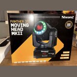 Fotografie znázorňuje krabici od světelného efektu. Na obalu je zobrazen černý Moving Head s nápisy PANTHER 35 MOVING HEAD MKII a logem beamZ. V prav…