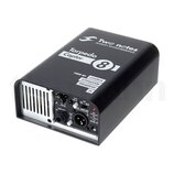 Černý kovový box s bílými nápisy. Na horní straně je logo Two notes AUDIO ENGINEERING a modelové označení Torpedo Captor 8. Pod ním jsou uvedeny funk…
