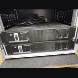 Dva černé rackové zesilovače s nápisem PSA-31500 a PROFESSIONAL STEREO AMPLIFIER. Každý jednotka má napájecí vypínač, dva ovratové knoflíky s označen…