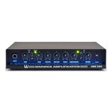 Černý basový zesilovač s modrým podsvícením panelu. Na spodní liště je bílý nápis W WARWICK AMPLIFICATION LWA 500. Přední panel obsahuje vstup INPUT,…