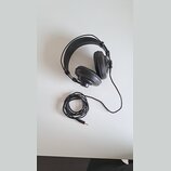 Černé centerXlupovací sluchátka s polstrováním z umělé kůže a plastovým ná headbandem. K sluchátkům je přiložen černý kabel s pozlaceným jack konekto…