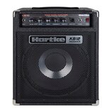Černý basový kombozesilovač s kovovou mřížkou a chromovanými rohy. Na horním ovládacím panelu jsou nápisy KB12, 500W BASS AMPLIFIER, HYDRIVE SPEAKER…