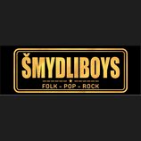 Grafický obrázek s černým pozadím a zlatým rámem. Uprostřed je velký nápis ŠMYDLIBOYS a pod ním menší text FOLK – POP – ROCK. Mezi nimi je umístěna d…