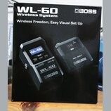 Fotografie znázorňuje krabici od bezdrátového systému s nápisy WL-60 Wireless System a BOSS. Na obalu jsou zobrazeny dvě černé jednotky, jedna s nápi…