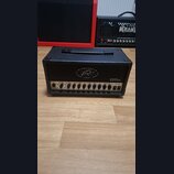 Černý kytarový kombozesilovač s texturovaným povrchem a mřížkou. Na mřížce je viditelné logo Peavey a nápis 6505 MH. Ovládací panel obsahuje několik…