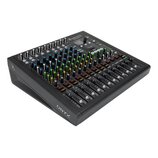 Černý mixovací pult s množstvím ovládacích prvků, posuvníků a knoflíků v modré, zelené a oranžové barvě. Na horní části je nápis ONYX12 a v levém dol…