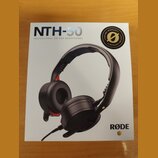 Fotografie znázorňuje bílé originální balení on-ear sluchátek. Na krabici je nápis NTH-50 a text PROFESSIONAL ON-EAR HEADPHONES, v pravém dolním rohu…
