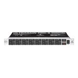 Stříbrné rackové zařízení s černým předním panelem a nápisem ULTRAGAIN PRO-8 DIGITAL 8-CHANNEL A/D & D/A CONVERTER MODEL ADA8000. Přední strana obsah…
