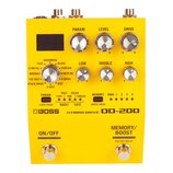 Žlutý kytarový efekt s nápisy BOSS, HYBRID DRIVE a OD-200. Zařízení má pět stříbrných otočných potenciometrů s popisky PARAM, LEVEL, DRIVE, LOW, MIDD…
