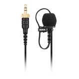 Černý lavalier mikrofon s čelníkem a zlatým 3,5mm jack konektorem. Na držáku mikrofonu je bílý nápis RØDE. Povrch je hladký a v novém stavu.