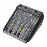Míchací pult s šedým povrchem a černými hranami. Na horní části je nápis Solid State Logic Six SUPERANALOGUE, na pravém boku je logo Solid State Logi…