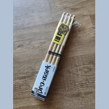 Balení čtyř dřevěných bubeneckých paliček v papírové krabici a plastovém obalu. Na krabici i na paličkách je nápis pro-mark, označení 2B HICKORY FORW…