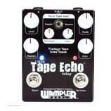 Černý efekt pedál s nápisem faux Tape Echo delay a logem WAMPLER PEDALS. Obsahuje čtyři velké bílé otočné knoflíky s popisky Level, Repeats, Shade a…