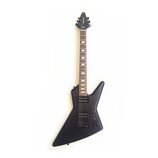 Černá elektrická kytara s ostře hranatým korpusem a matným povrchem. Na hlavě hmatníku je bílý nápis Epiphone a označení GT. Hmatník má bílé trojúhel…