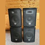 Čtyři černé reproduktorové boxy s kovovou mřížkou, uspořádané do dvou sloupců. Každý box má v dolní části bílý nápis Laney CX. Povrch je potažen čern…