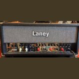 Kytarový kombo zesilovač značky Laney, model TT50H. Má černý texturovaný povrch a stříbrný přední panel s ovládacími prvky. Na panelu jsou přepínače…