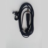 Černý kabel s konektorem typu jack a připojeným mikrofonem. Konektor má stříbrný vrubkový prstenec a černý rýhovaný úchop. K kabelu je přiložen černý…