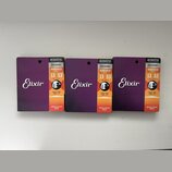 Tři identické balení strun pro akustickou kytaru značky Elixir. Na obalech jsou nápisy ACOUSTIC GUITAR STRINGS, 80/20 BRONZE, NANOWEB COATING a označ…