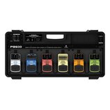 Černý přenosný pedalboard s nápisem PB600 a textem VERSATILE STOMPBACK PEDAL BOARD WITH INTEGRATED POWER SUPPLY. Na desce je umístěno šest efektů zna…