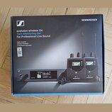 Fotografie krabice od sady bezdrátového monitoringu. Na balení je nápis SENNHEISER a text evolution wireless G4 Twin Monitoring Set For Professional…
