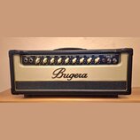 Kytarový zesilovač s krémovým čelem a černým potahem. Na přední straně je velký nápis Bugera a v pravém horním rohu označení Vintage V22 s logem INPI…