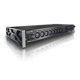 Černý rackový audio rozhraní s kovovými úchyty po stranách. Na přední straně je nápis TASCAM a model US-16x08, přepínače IN 1-4 a IN 5-8, kontrolka U…