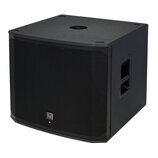 Černý subwoofer s hranatým tvarem a přední kovovou mřížkou. V dolní části mřížky je umístěno stříbrné logo „EV“. Povrch je v matném provedení, na bok…