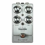 Kovový kytarový předzesilovač stříbrné barvy s nápisem Cornerstone MUSIC GEAR a GLADIO PREAMP. Na horní straně jsou čtyři kovové otočné knoflíky s po…