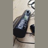 Černý elektronický bicí modul značky Roland, model TD-4. Na přední straně jsou tlačítka s nápisy POWER, VOLUME, TUNING, MUFFLING a DRUM KIT, dále mal…
