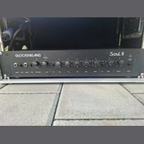 Černý rackový zesilovač s nápisy GLOCKENKLANG a Soul II. Přední panel obsahuje několik vstupů, přepínačů a otočných potenciometrů s popisy Gain, Bass…