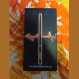 Černá krabice s produktovou fotografií elektronického nástroje. Na krabici je nápis Aeroband a v dolní části text POCKETDRUM 2 PLUS. Povrch krabice j…