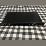 Černý rackový kytarový předzesilovač s nápisem TUBE PREAMP E530 modern Rock a logem ENGL. Přední panel obsahuje řadu ovládacích knoflíků, přepínačů a…