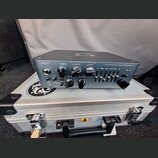 Šedý kytarový pedál značky DARKGLASS ELECTRONICS, model ALPHA·OMEGA. Na předním panelu jsou ovládací prvky s popisky INPUT, COMP, DRIVE, LEVEL, MOD,…