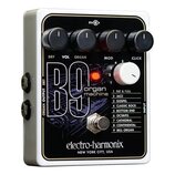 Bílý efekt pedál s černým předním panelem. Na panelu je bílý nápis B9 organ machine a logo electro-harmonix NEW YORK CITY, USA. Horní část obsahuje č…