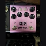 Fialový efekt pedál s nápisy DIG, dual digital delay a strymon. Na horní straně jsou čtyři černé otočné knoflíky s popisky TIME / TIME 2, TONE, REPEA…