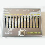Stříbrný ekvalizér s nápisem Ca dine a 10 BAND EQ. Zařízení obsahuje 12 posuvníků s žlutými popisky: VOL, 31.25, 62.5, 125, 250, 500, 1K, 2K, 4K, 8K,…
